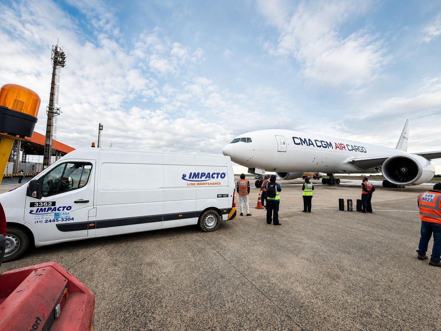 Impacto Aviation team servicing a cargo aircraft on the ramp