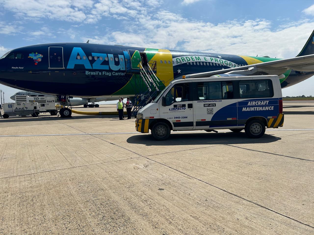 Impacto Aviation van and Azul aircraft on the ramp