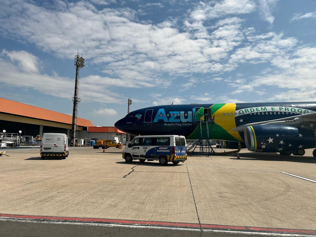 Impacto Aviation vehicle on the ramp next to an Azul aircraft